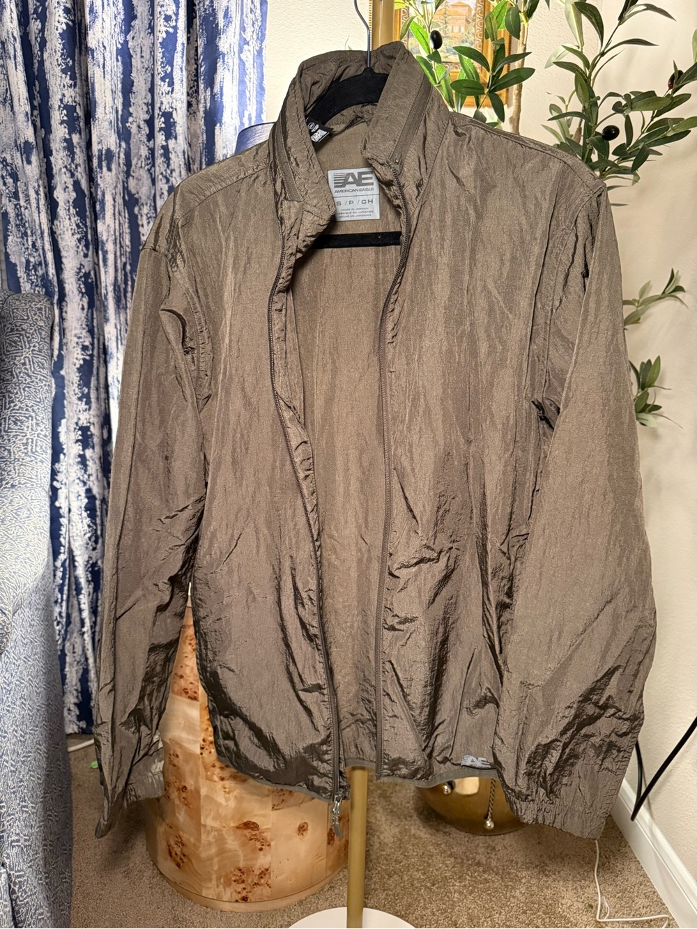 American Eagle Lightweight olive Green Men's Windbreaker Jacket